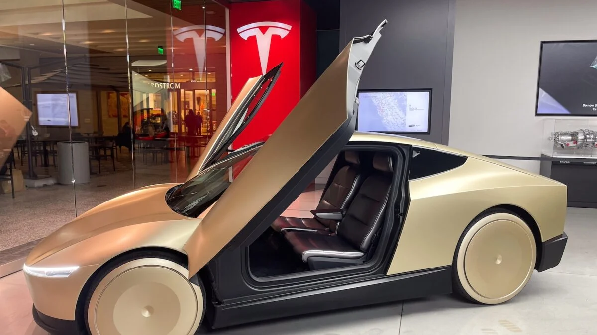 Robotaksi yarışı Tesla ve Waymo ile kızışıyor