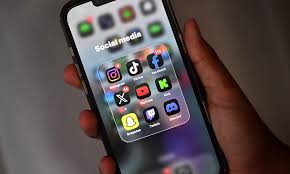 Sosyal medya yasağı içerik üreticileri endişelendiriyor