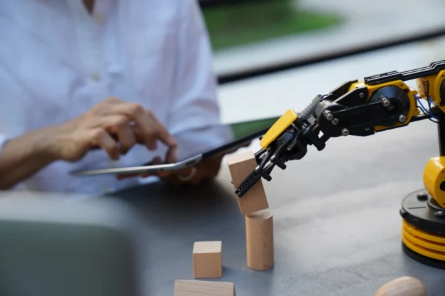 Arm fiziksel yapay zeka