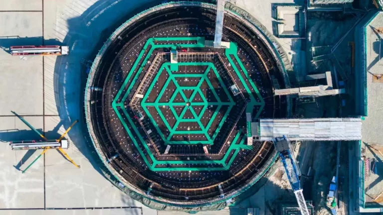 Dünyanın ilk hibrit nükleer santrali