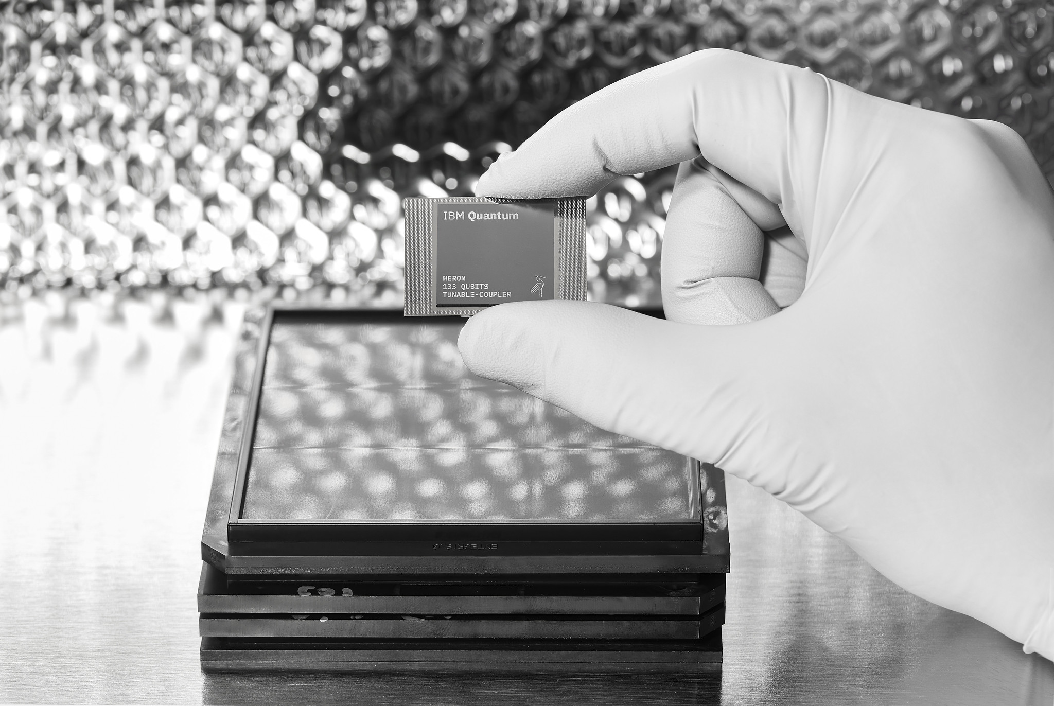 IBM kuantum Heron çipi belirsizliği azaltacak