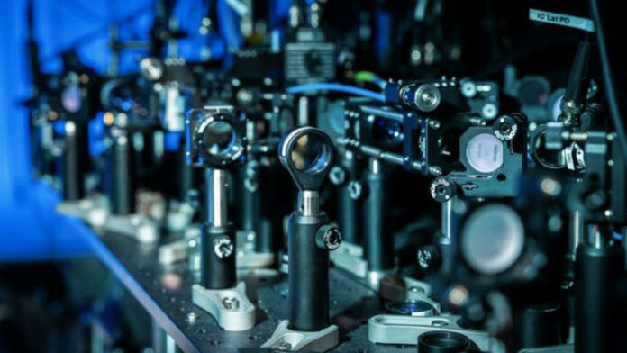 Moleküler yalıtım perovskit