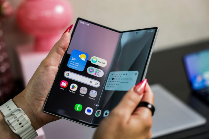 Samsung yapay zeka destekli mobil