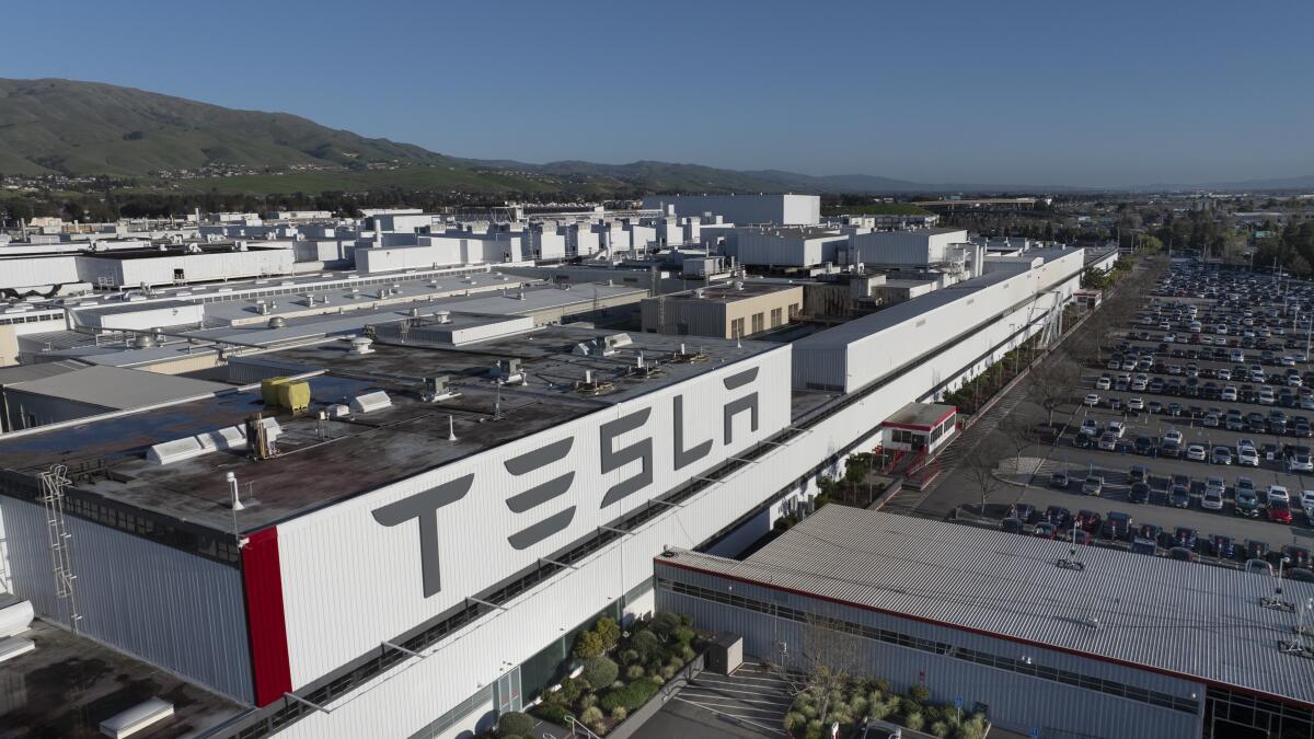 Tesla trafik ihlali araştırmaları için ek süre aldı