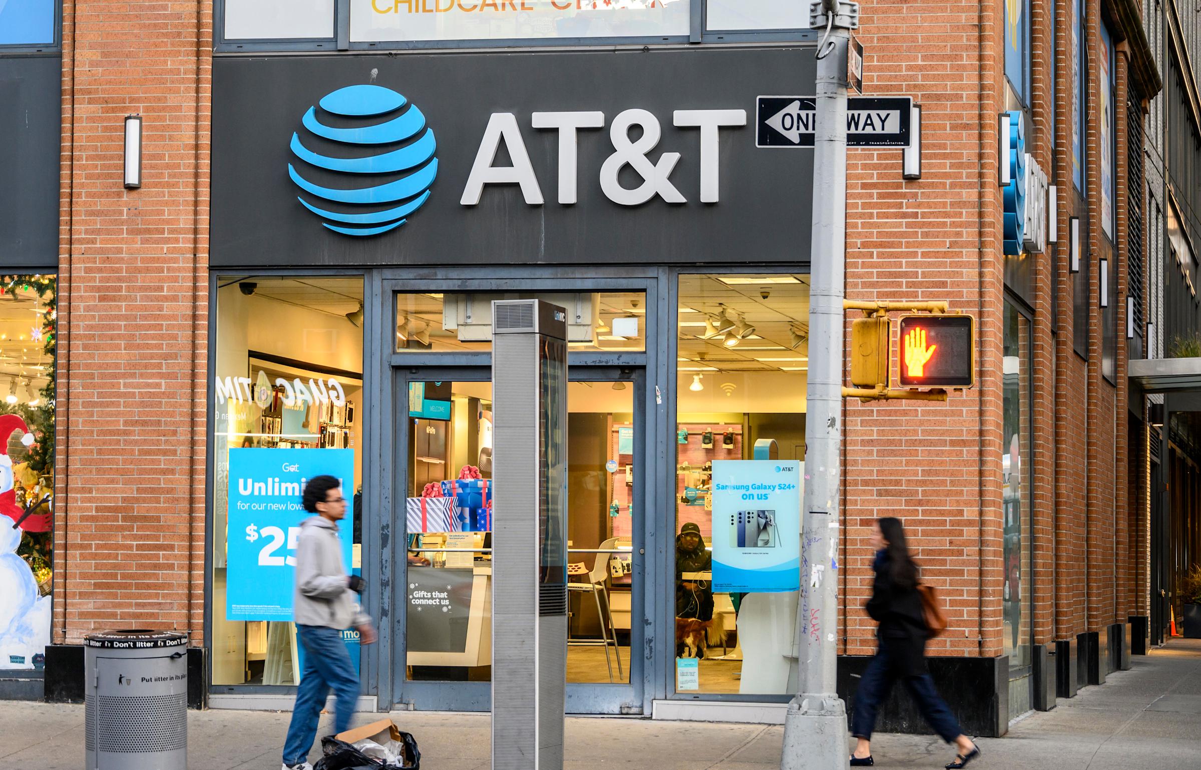AT&T emeklilik fonları ile karşı karıya geldi