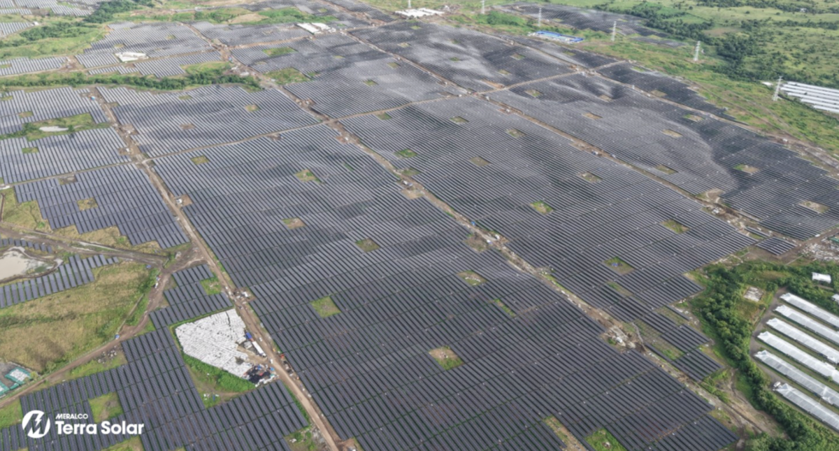 Dünyanın en büyük solar projesi devreye alındı