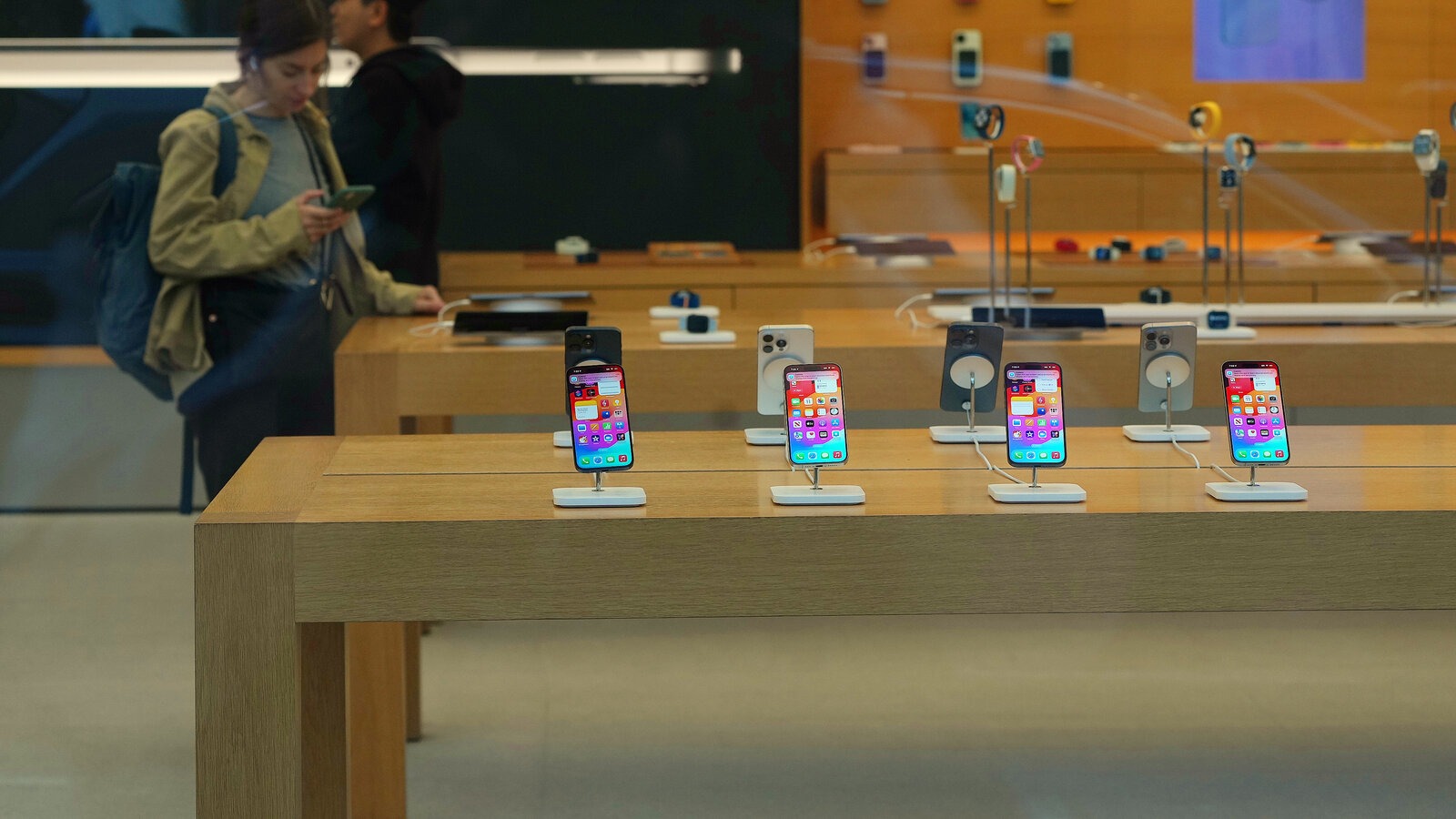 İngiltere uygulama mağazası değişikleri için ikna etti