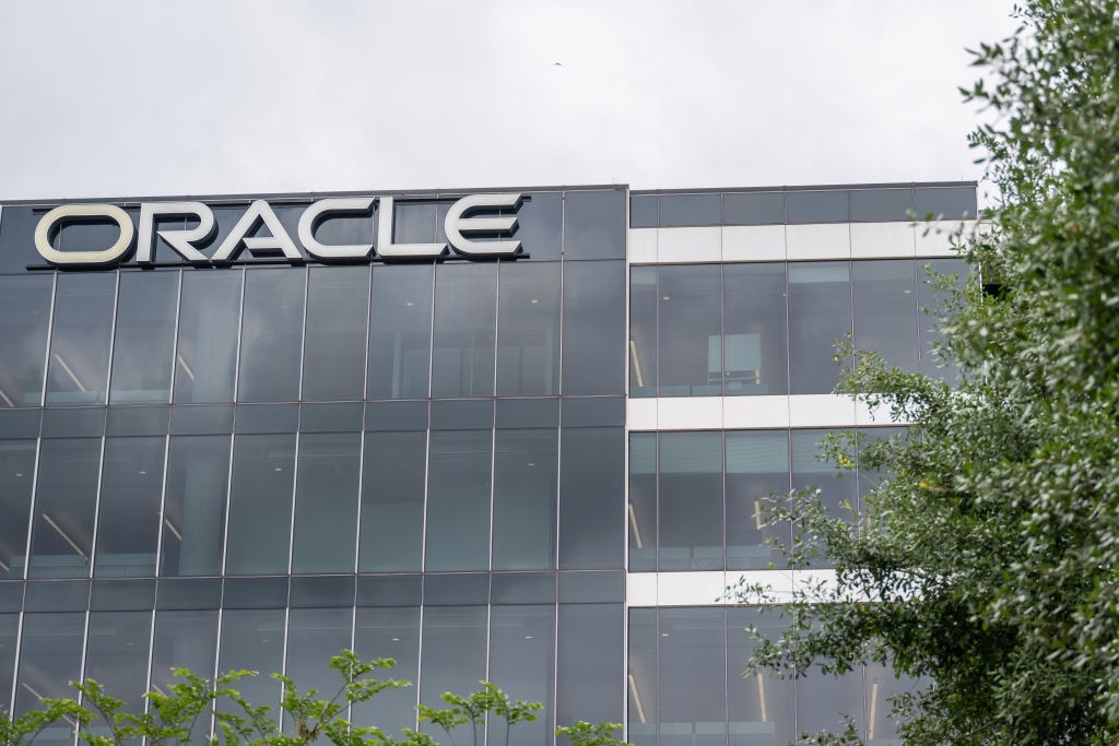Oracle borç ve öz sermaye yoluyla kaynak arıyor