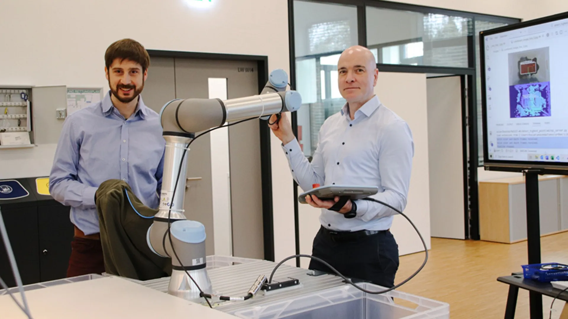 Robotlar akıllı giysi tespiti yapıyor