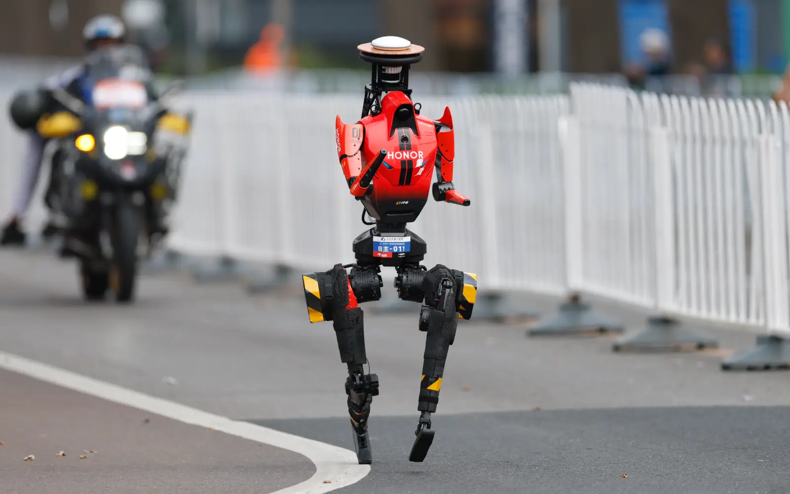 İnsansı robotlar maraton yarışına katıldı