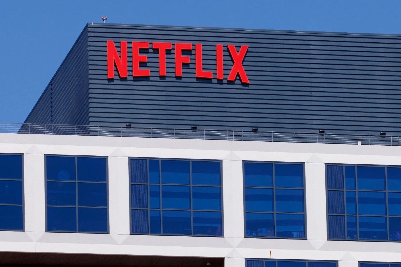 Netflix kurucu ortağı Hastings ayrılık kararı aldı