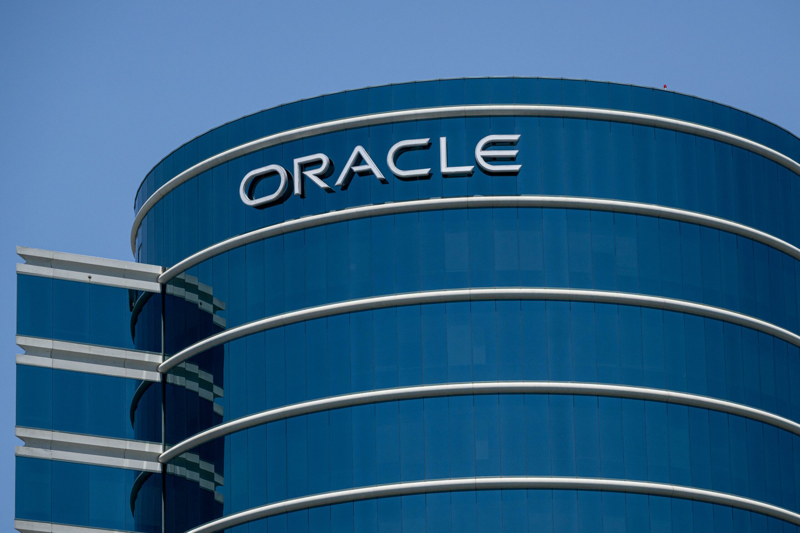 Oracle Schneider Electric’ten transfer yaptı