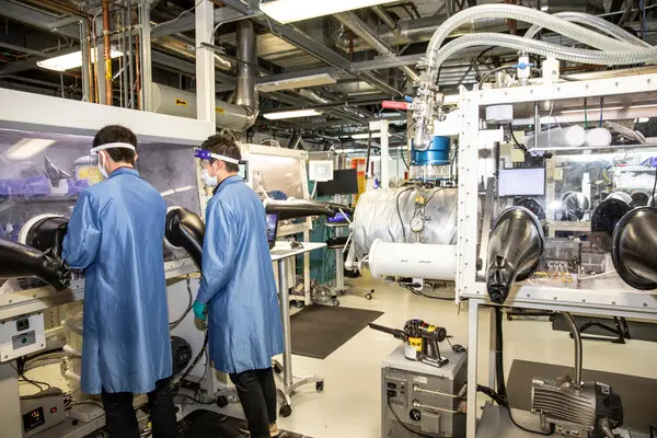 Otomobil üreticileri fabrika alanları için geçiş sürecinde