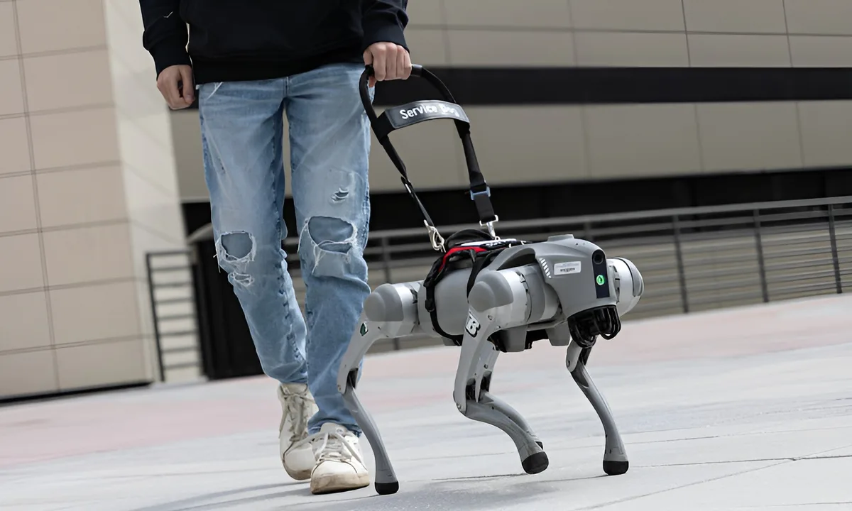 Robot köpek yapay zeka ile rehber görevi görüyor