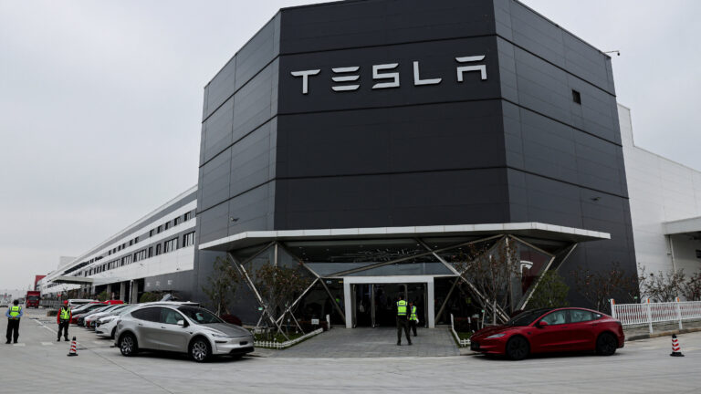 Tesla yatırımcı güveni