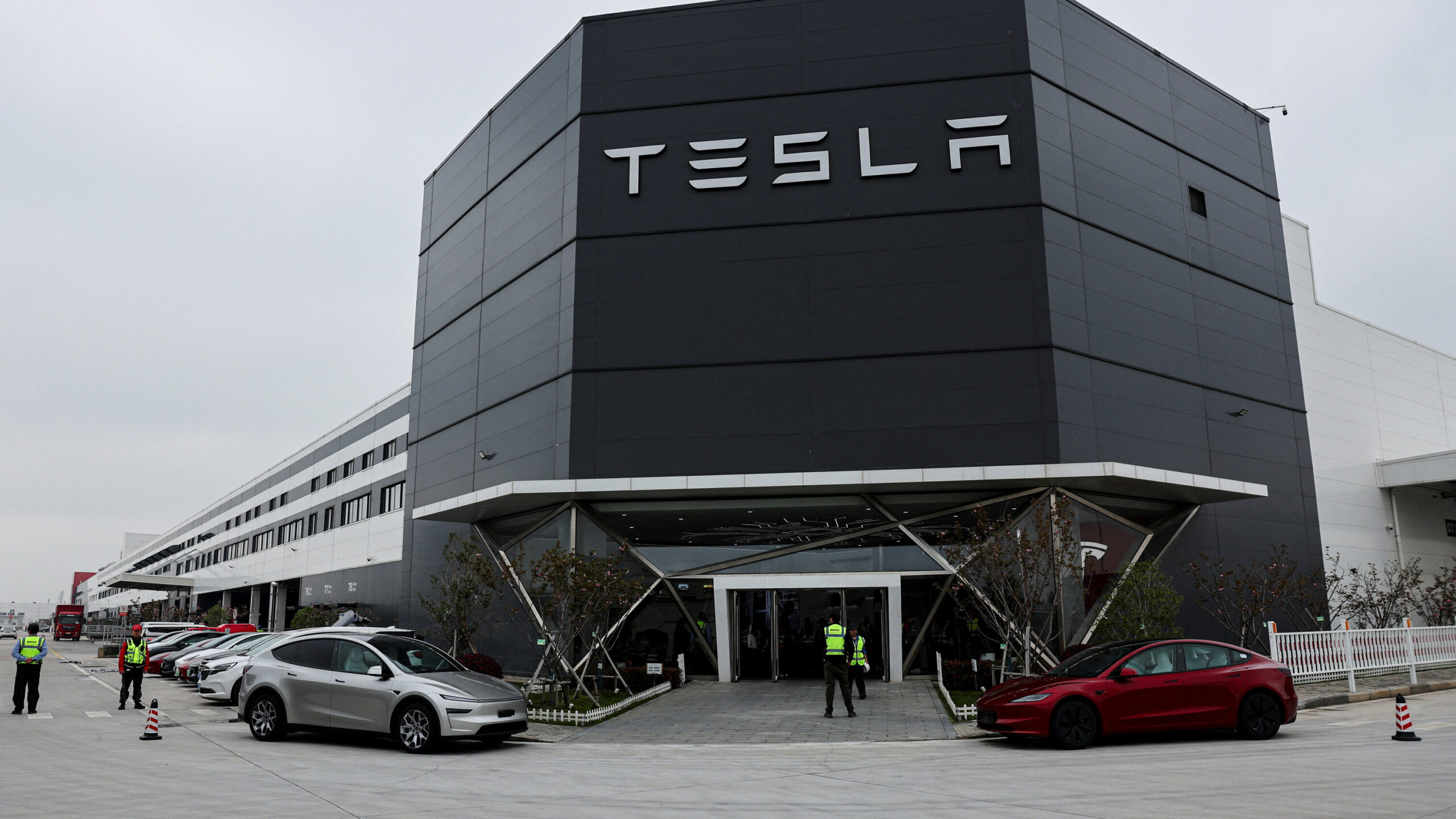 Tesla yatırımcı güveni konusunda dönüm noktasında