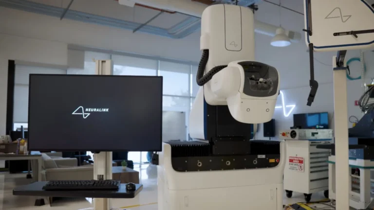 Neuralink cerrahi robot