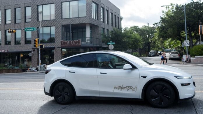 Tesla insan gözetimi