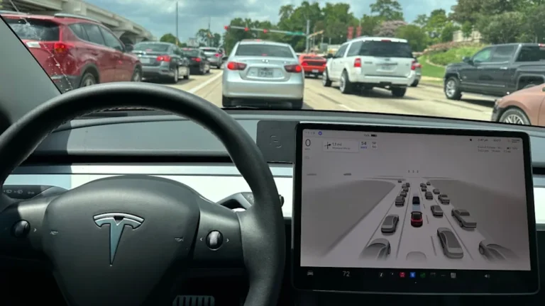 Tesla denetimli otonom sürüş