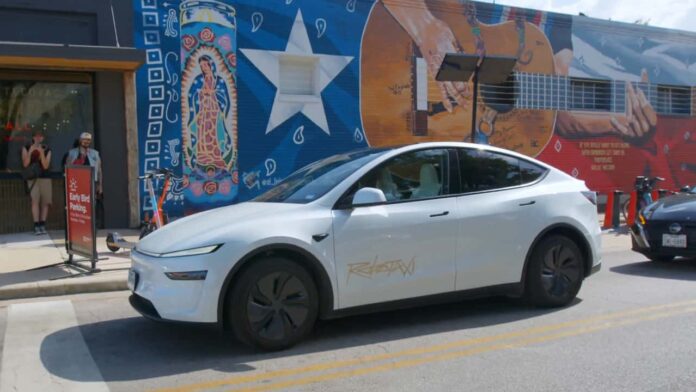 Tesla denetimsiz robot