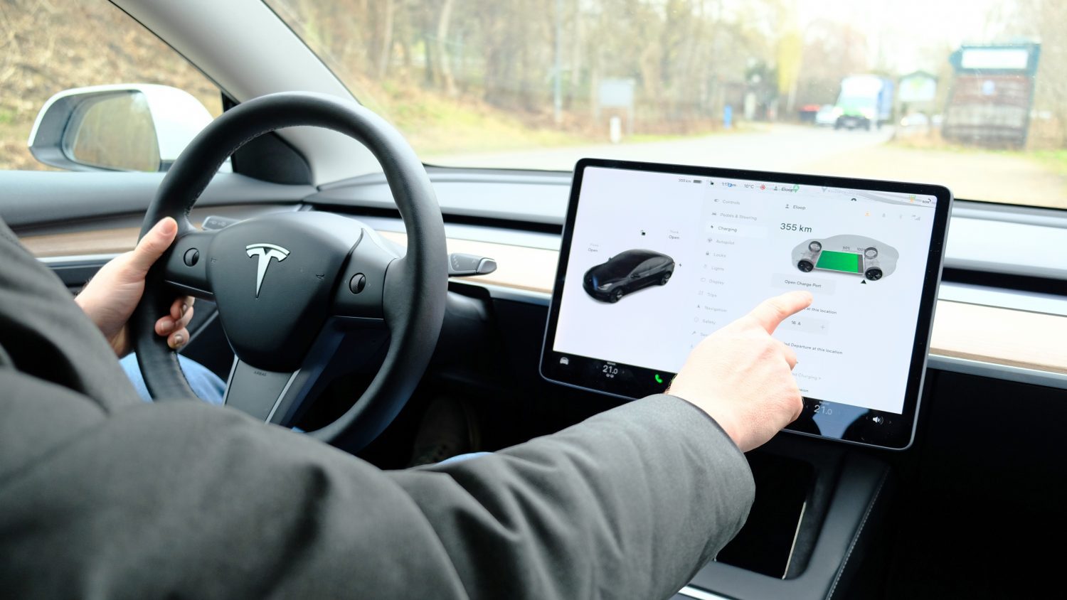 Tesla otonom sürüş güvenlik verileri incelemeye alınıyor