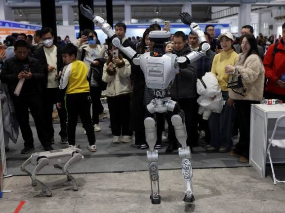 Çin yapımı insansı robotlar