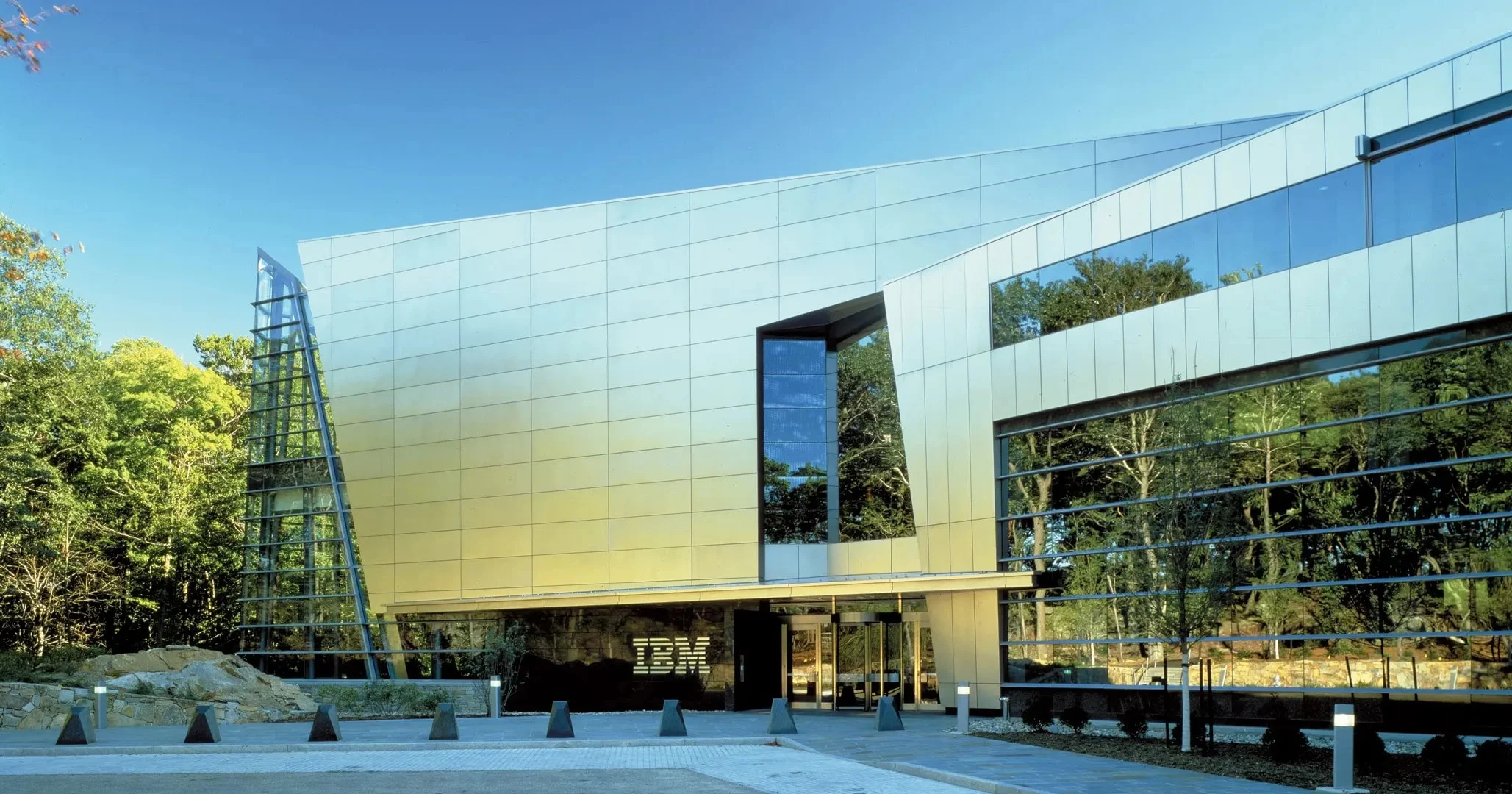IBM yapay zeka nedeniyle hisse senetlerinde değer kaybediyor