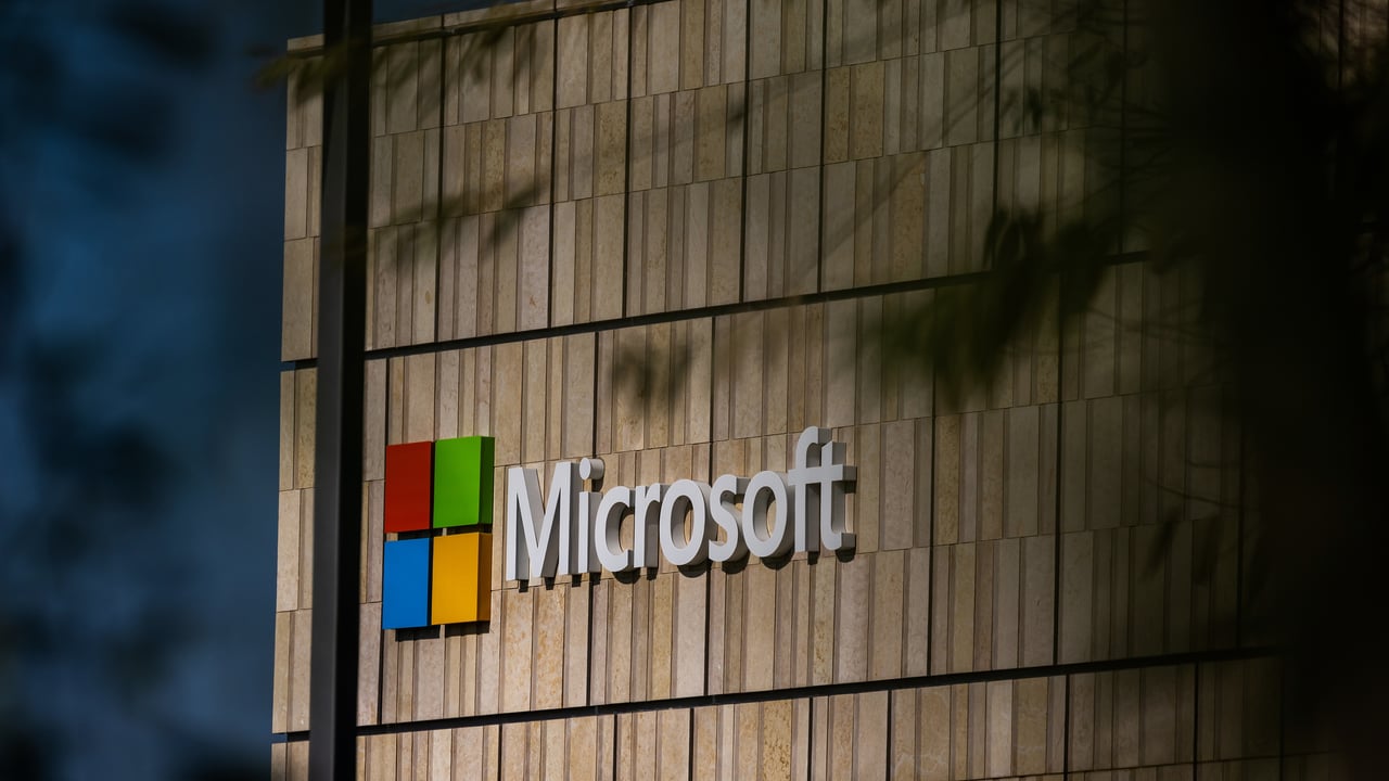 Microsoft karbon hedeflerinde yapay zeka nedeniyle saptı