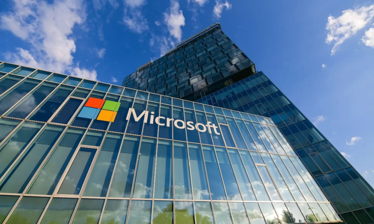 Microsoft yapay zeka benimsemesi için yeni şirket kurdu