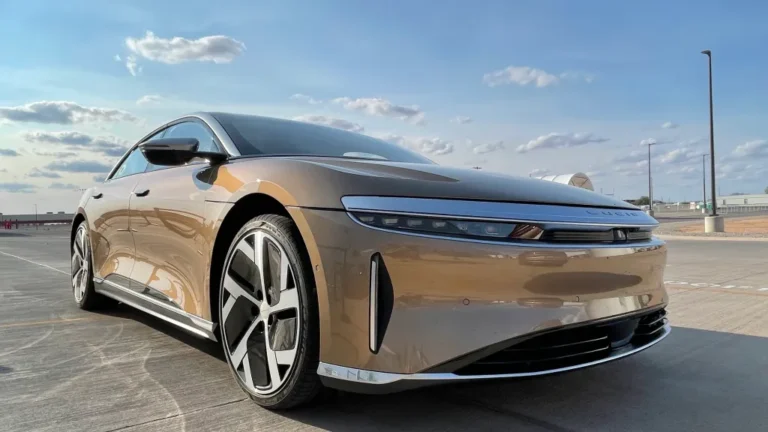 Rivian elektrikli araç