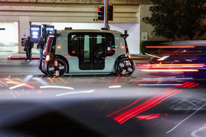 Zoox ücretli robot taksi