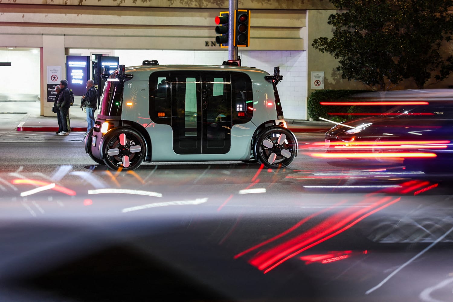 Zoox ücretli robot taksi uygulamasını onaya sundu